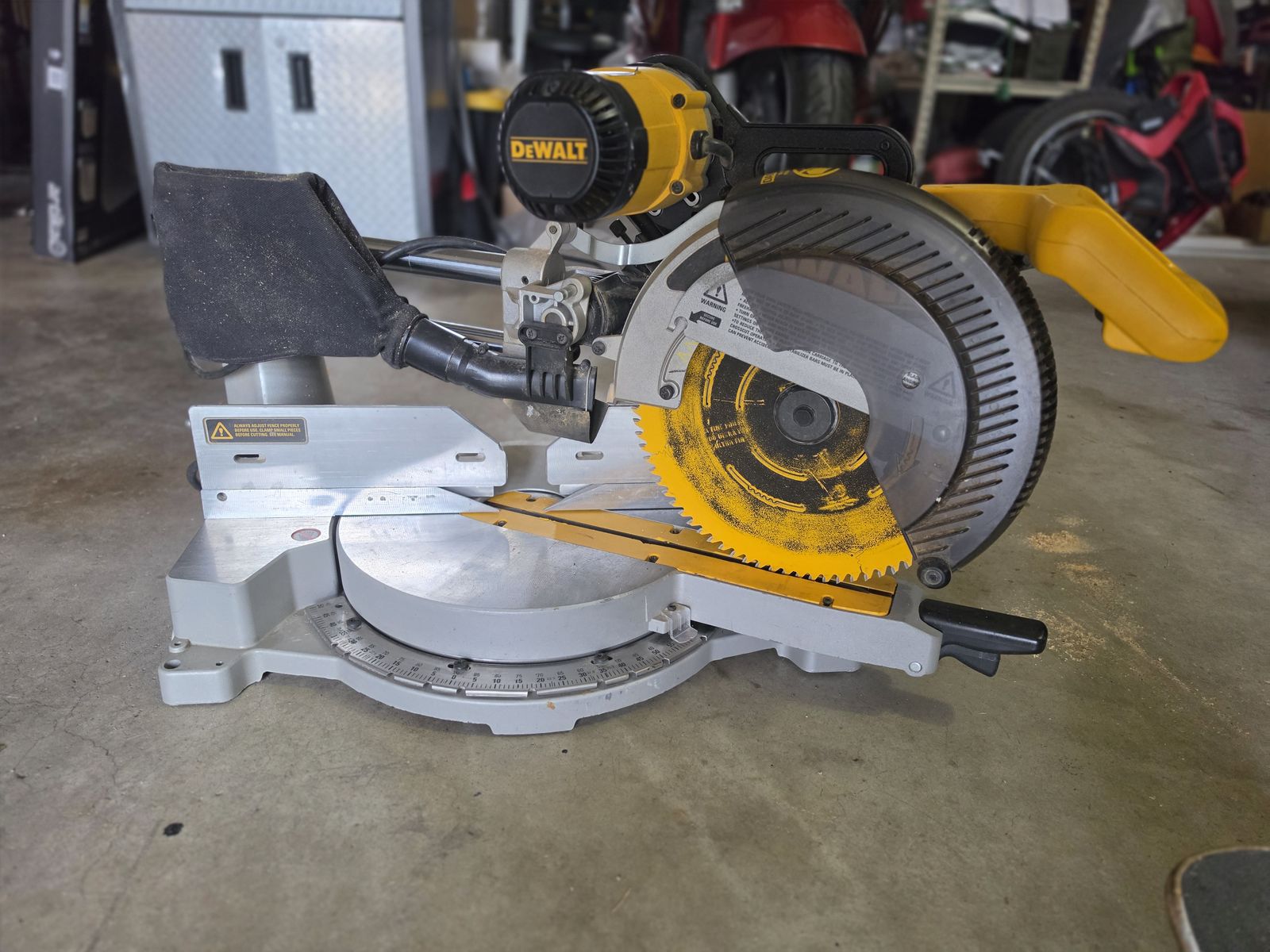DeWalt Sliding Compound Miter Saw