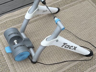 Tacx Flow Smart Trainer, Wheel-On, Bluetooth/ANT+