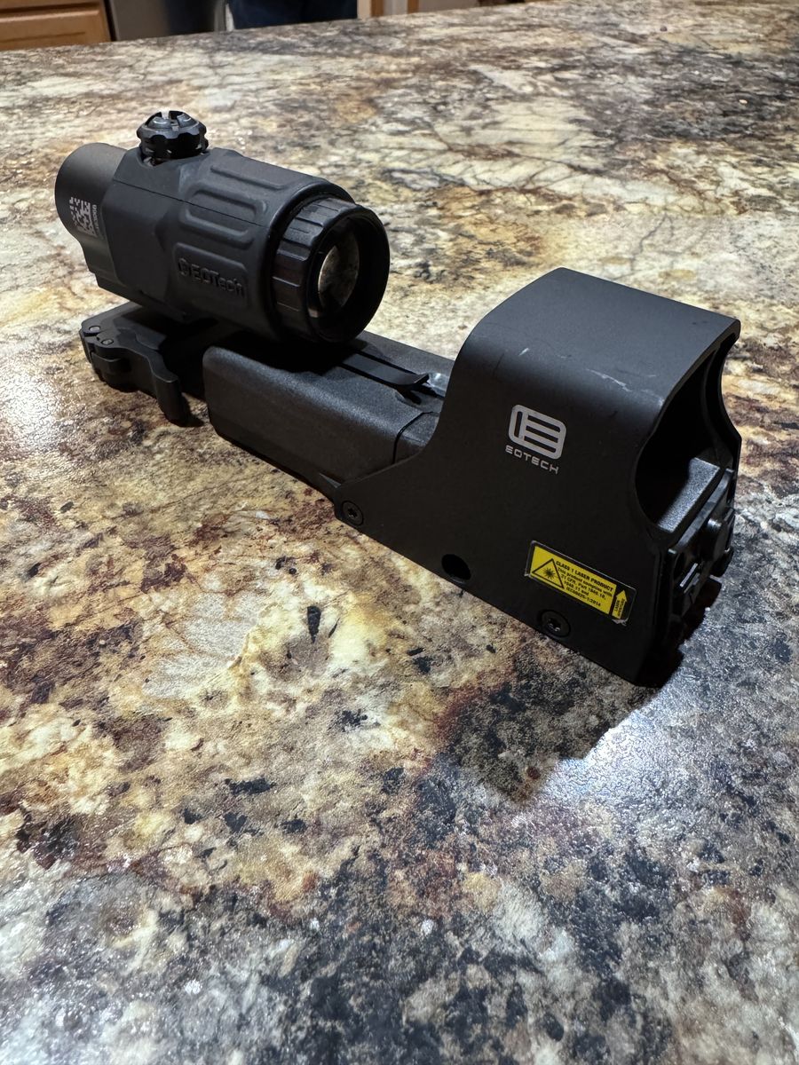 EOTech Holographic Sight & G33 Magnifier