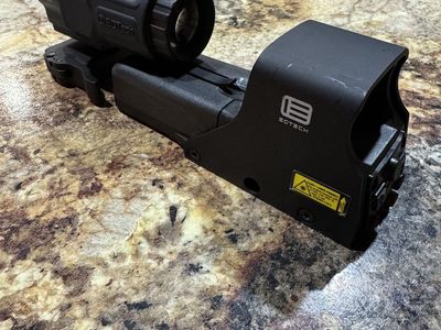 EOTech Holographic Sight & G33 Magnifier