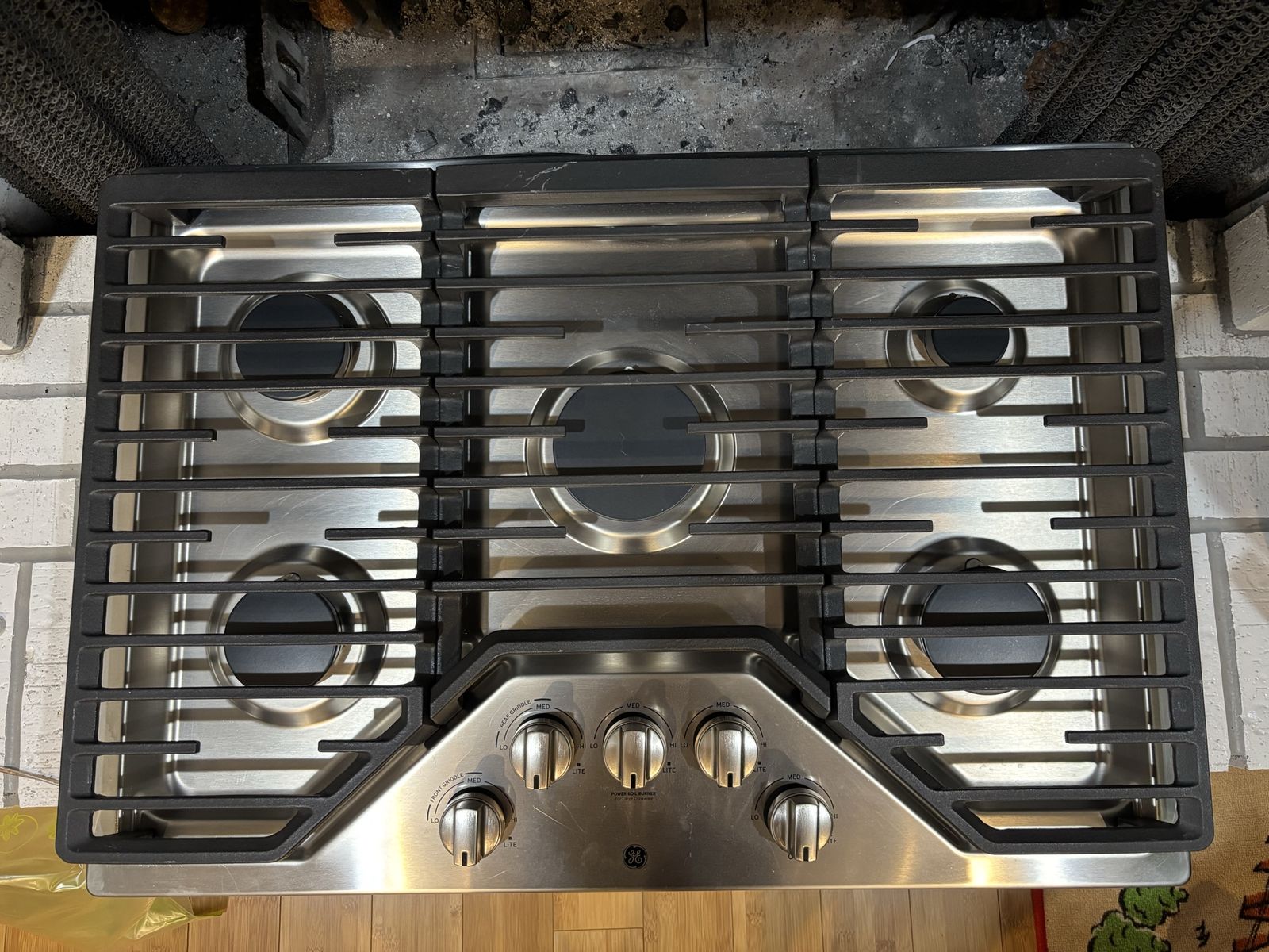 GE 30” Built-in 5-Burner Gas Cooktop with Grates