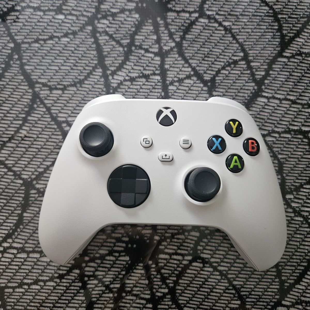 Official Xbox Wireless Controller - Robot White (Model 1914) with Original Packaging