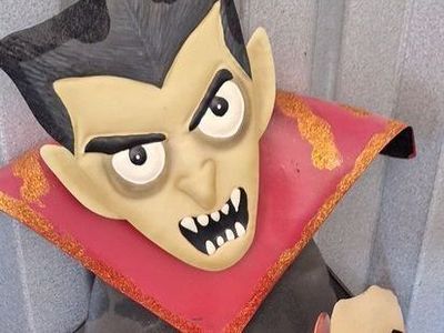 Halloween vintage METAL 4 FT STANDING DRACULA