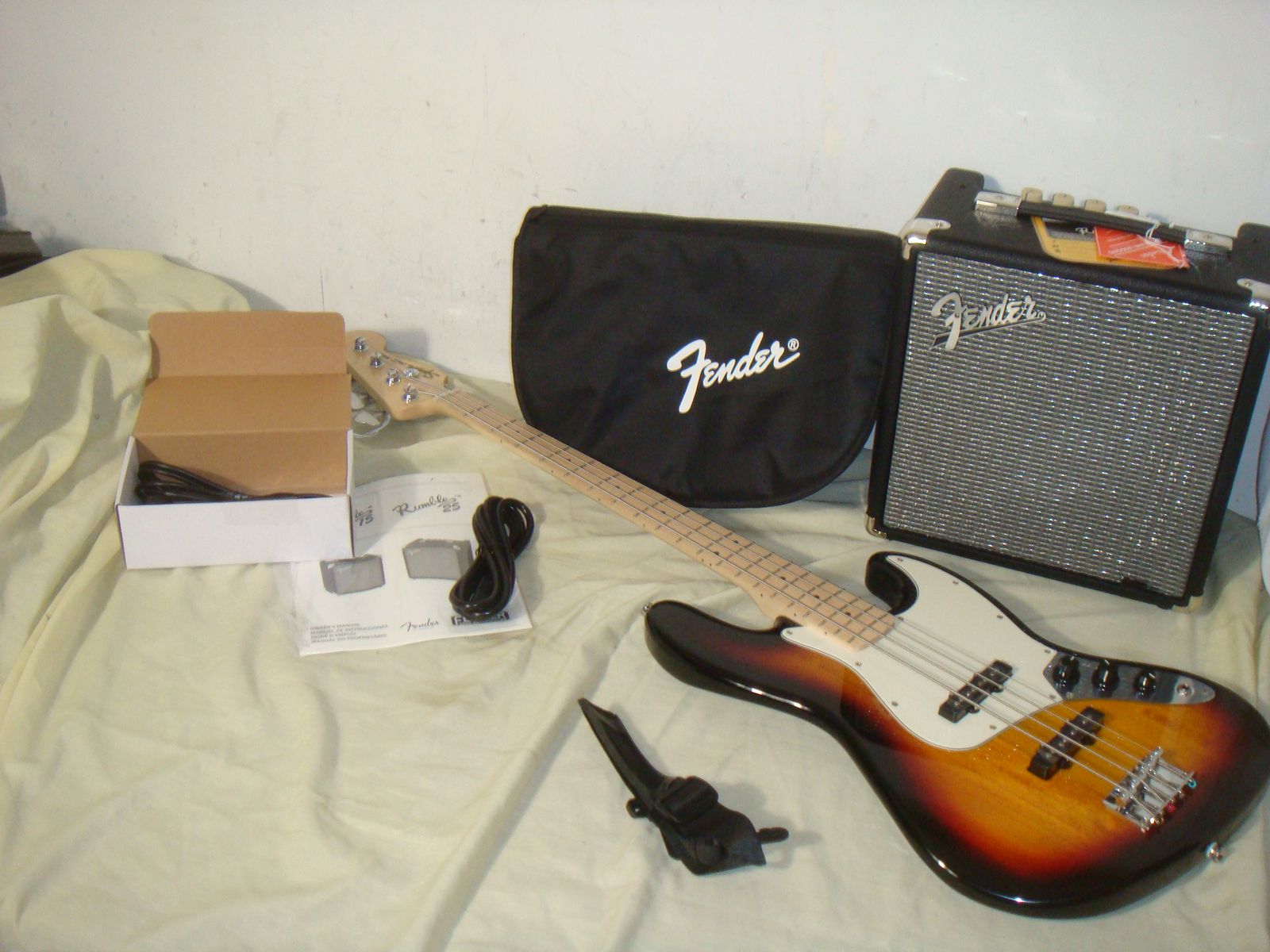 SQUIER BY FENDER AFFINITY JAZZ BASS PACK WITH RUMBLE 15W COMBO AMP & ACCESSORIES!