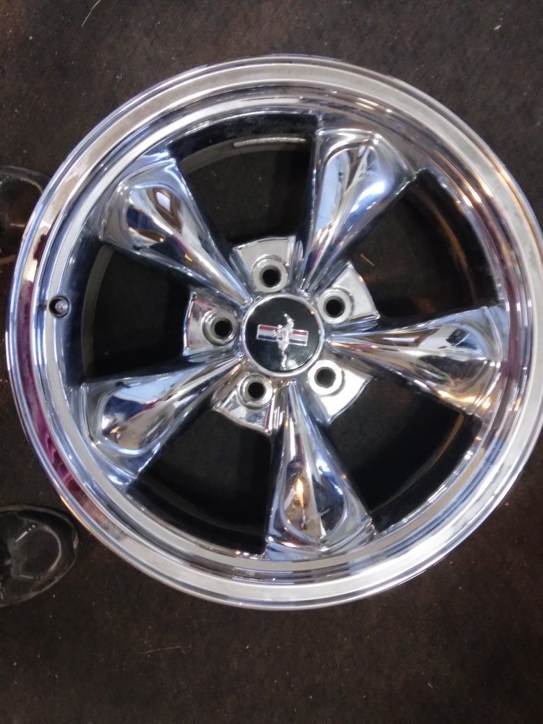 MUSTANG 17" X 8.5" RIM