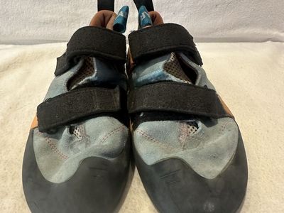 Scarpa force V men’s 8 women’s 9 blue/black/orange climbing shoes with two Velcro straps.