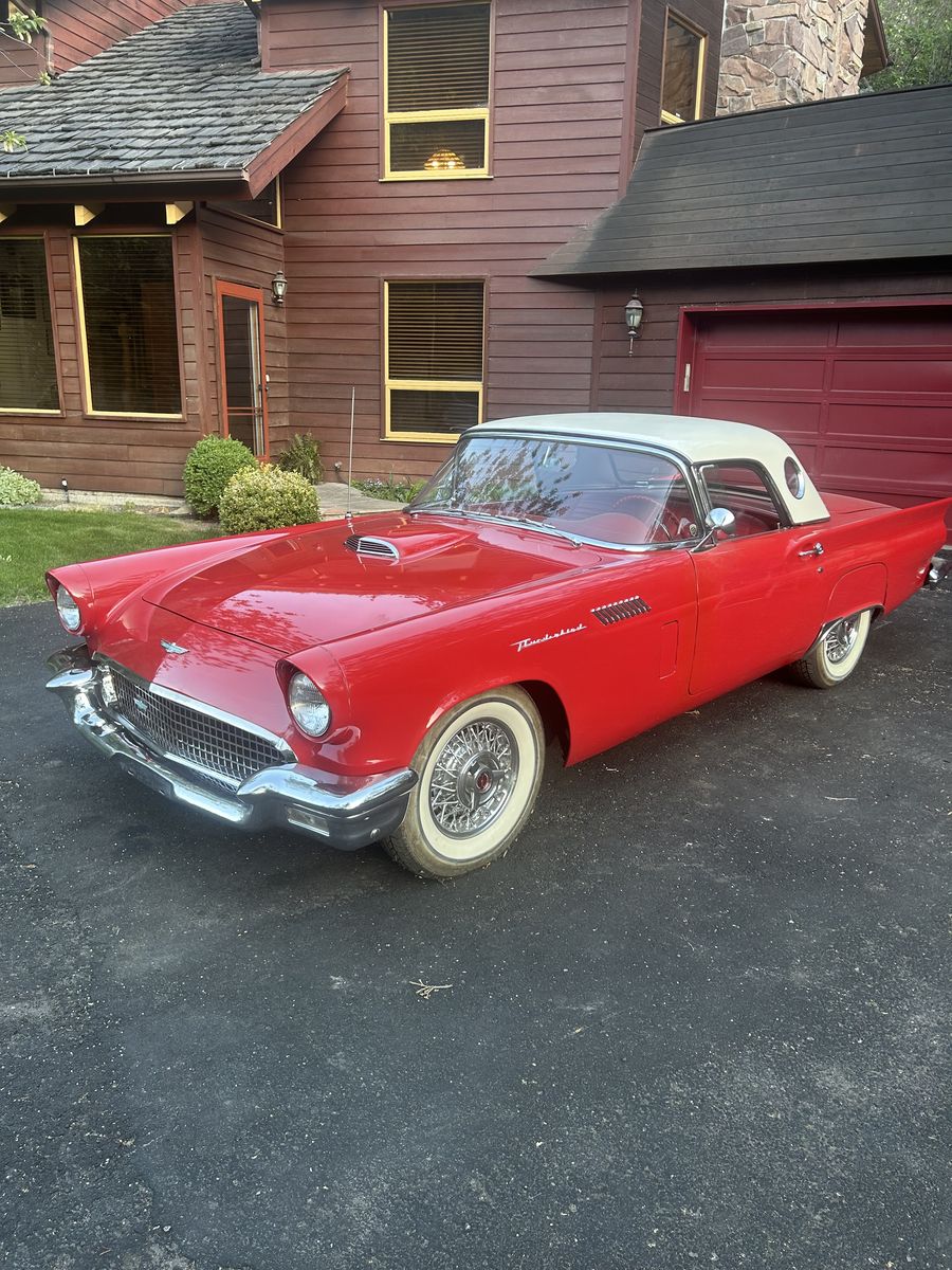 1957 Ford Thunderbird 