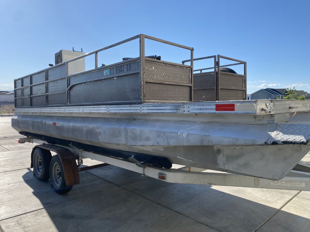 1979 22ft Pontoon Boat (Project)