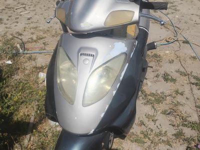 Daytona 150-FS Scooter - Low Mileage, Runs, Needs Repair - Gray/Black