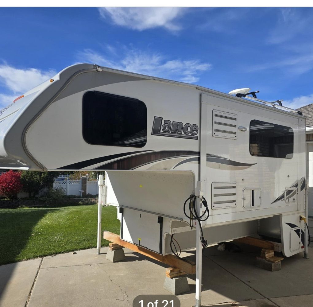 2019 Lance 975 Camper With Slide