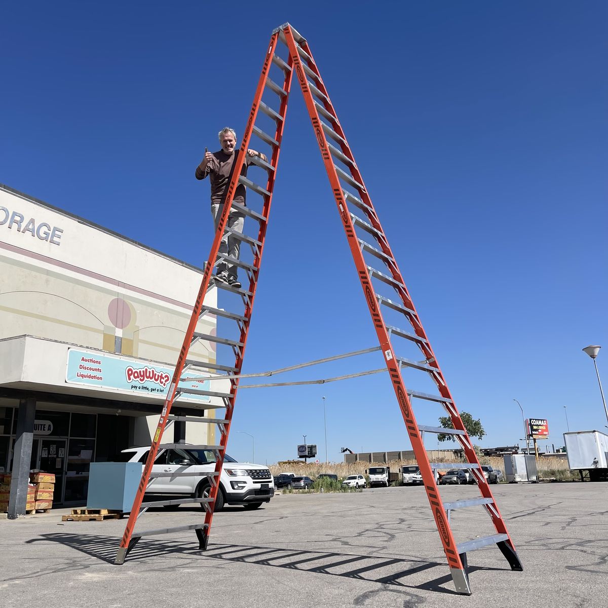 WERNER Fiberglass Twin Ladder 20 ft, 300 lbs cap Orange T7420