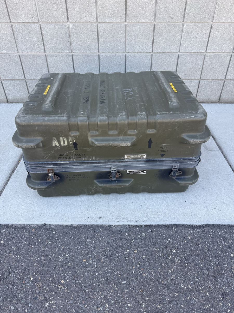 Military Hard Case - Rusty Latches - Measurements In The Pictures