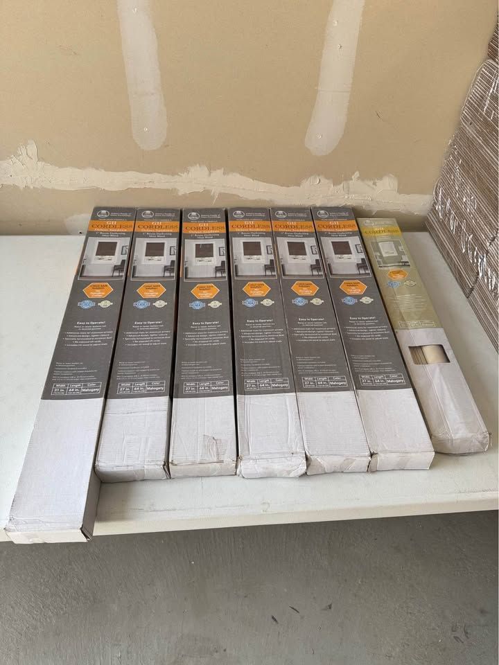 Blinds - Cordless (all in photo)