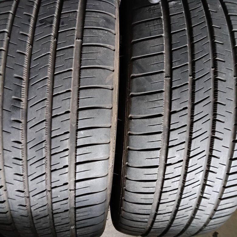 * Pair of 225/40ZR19 Tires *