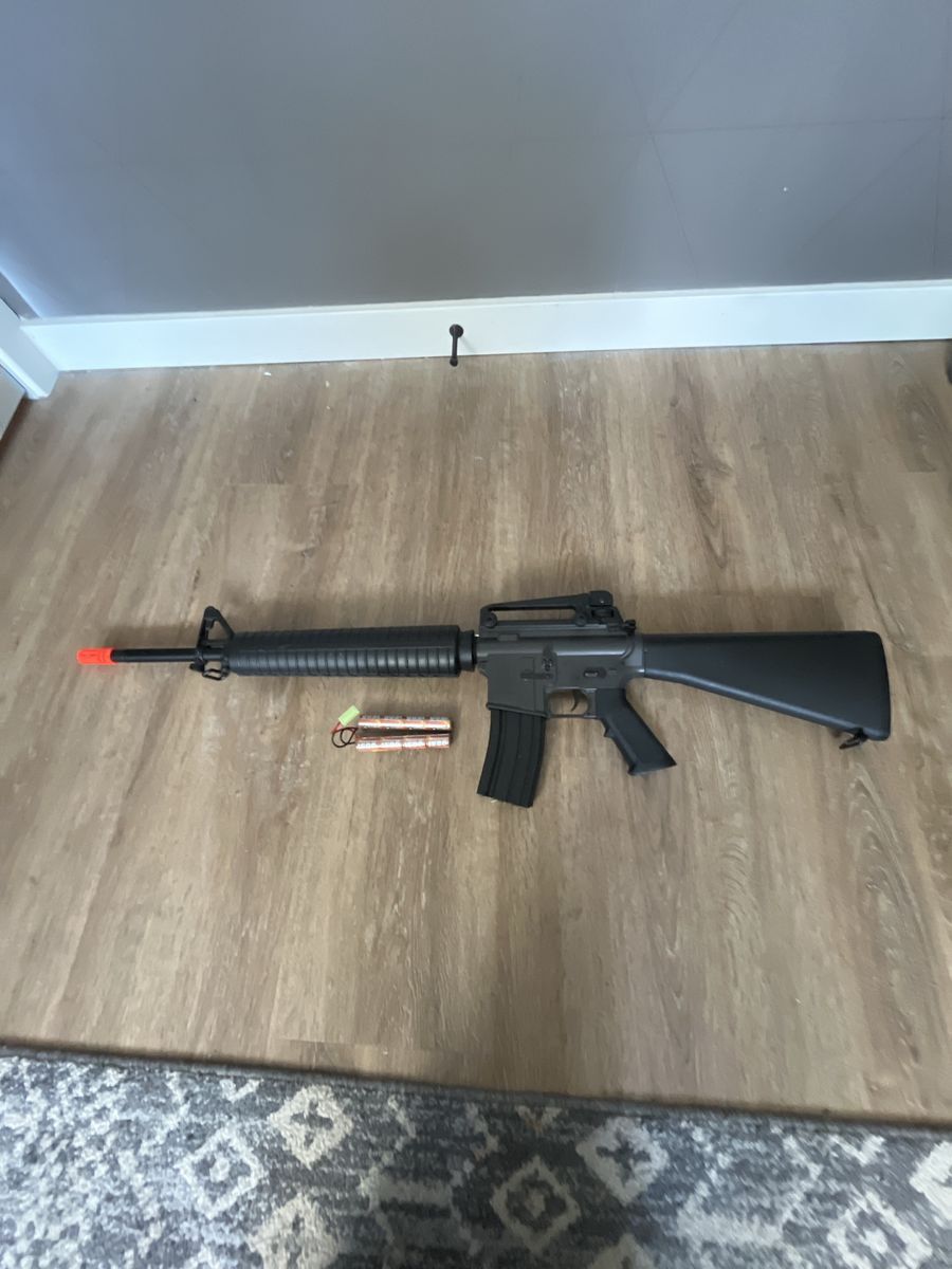 Cyma m16 a3 *AIRSOFT* with lancer tactical 9.6v battery