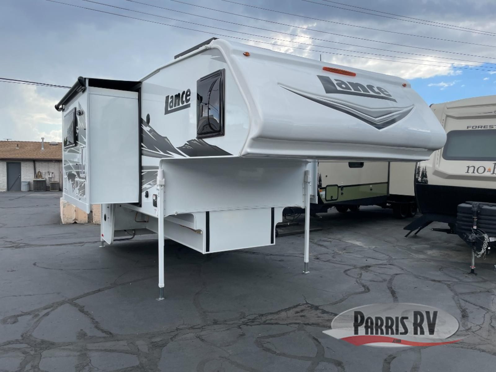 New 2027 Lance Lance Truck Campers 1062