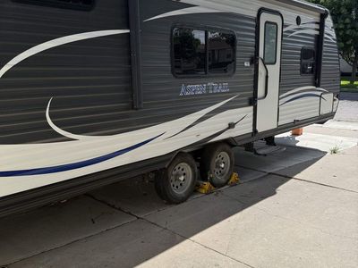 2019 Aspen Trail 2710 BH Solar Upgraded & Family Ready