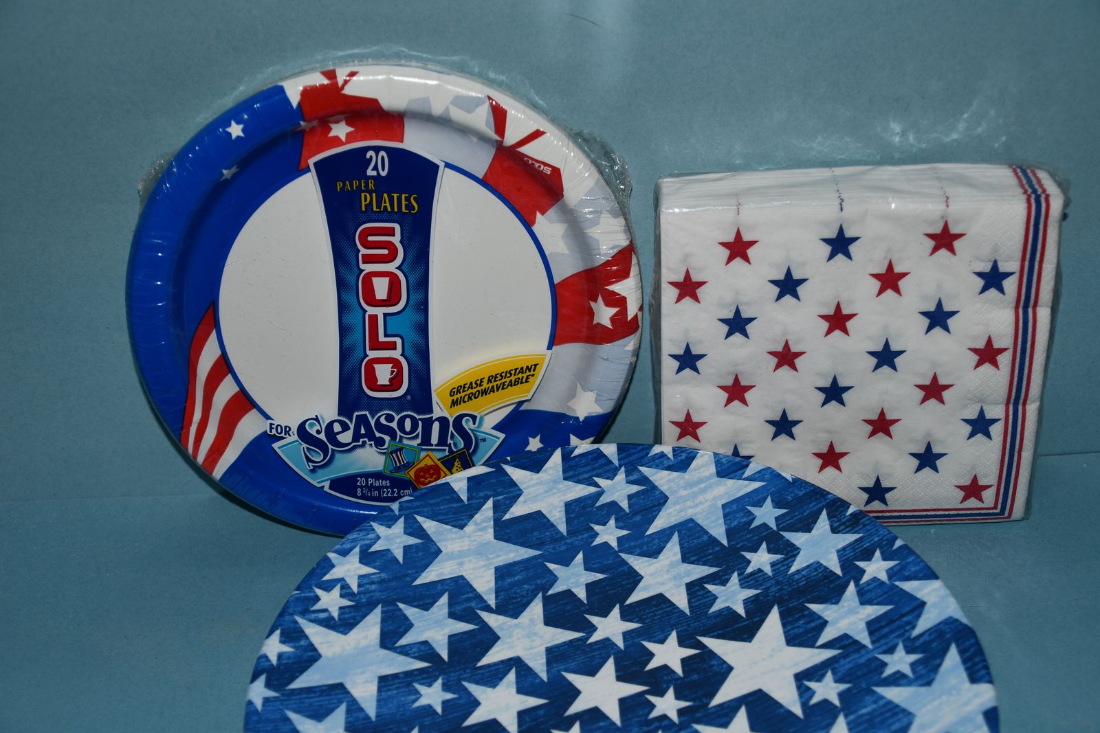 4th of JULY ~ 20 PAPER PLATES (8") ~ 50 NAPKINS (2 PLY) ~ 4 SERVING PLATES (11") ~ ALL NEW!