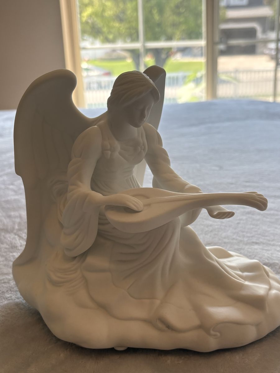 Vintage Avon Porcelain Angel Light-Up Figurine