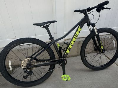 Trek Mountain Bike - Hardtail, Black/Neon Green, Disc Brakes, Deore Drivetrain