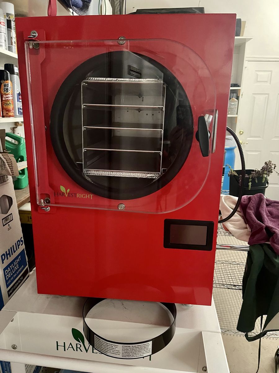 Harvest Right Freeze Dryer HR3000-AL w/ Oil-Free Vacuum Pump & Rolling Cart