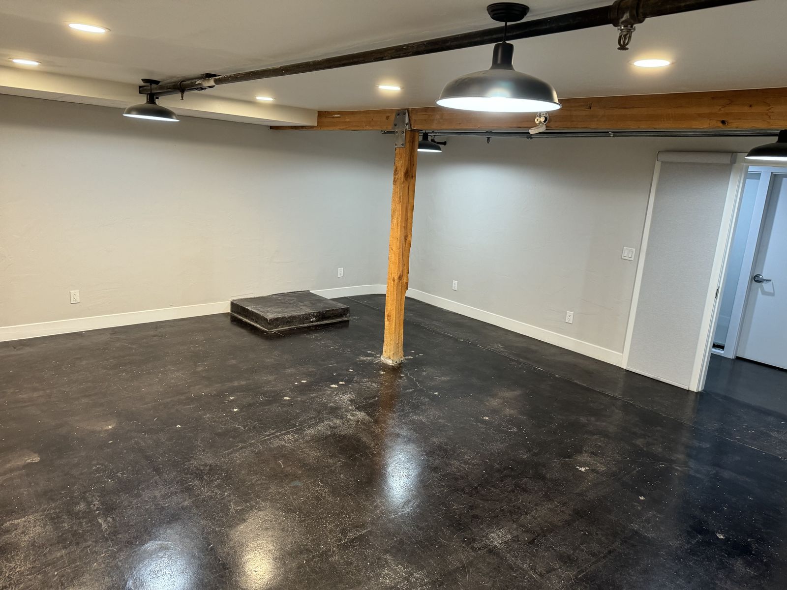 Industrial Lower Level Office In Sandy