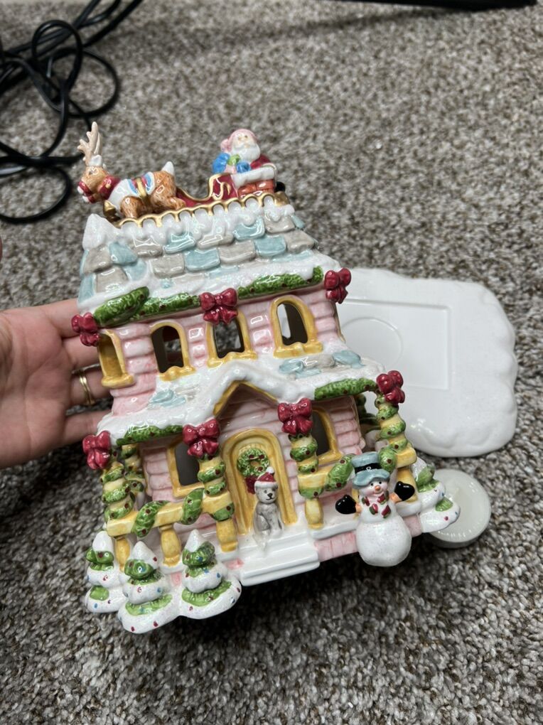 2002 Avon Luminous Treasures Santa Tealight House