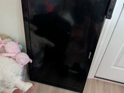 Samsung Flat Screen 1080p Television 43 inches