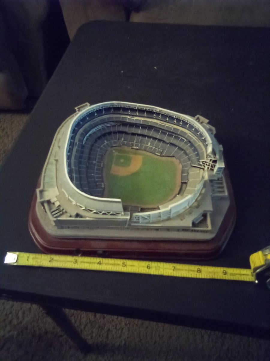 Yankees new stadium lights up 