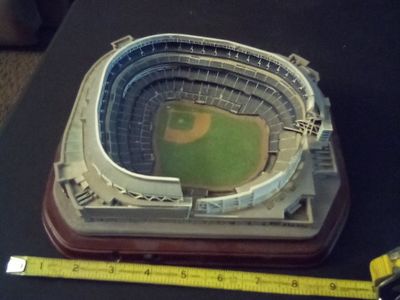 Yankees new stadium lights up