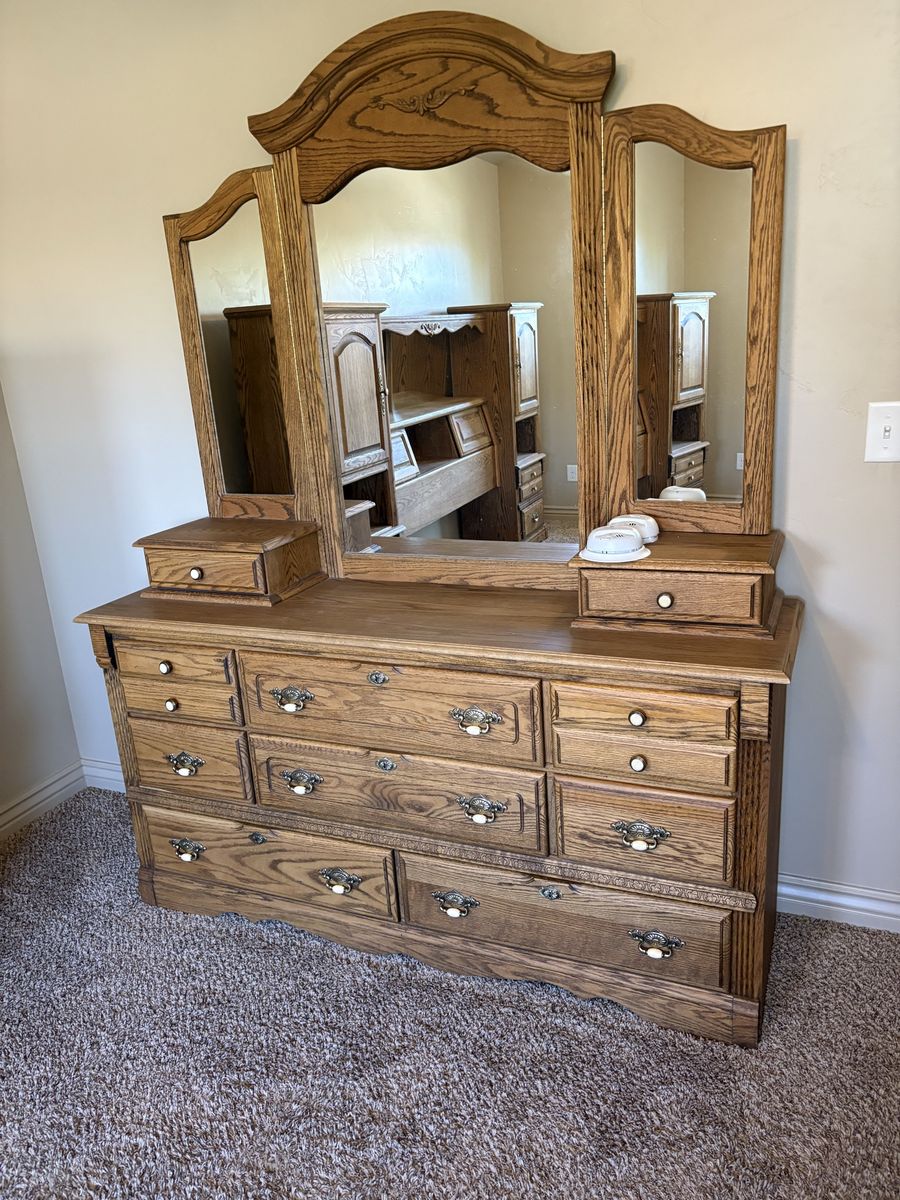 Queen bedroom set