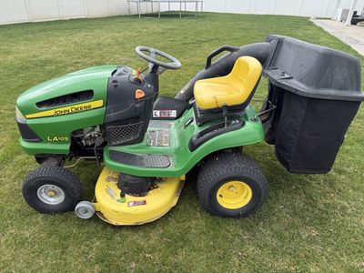 John Deere Riding Lawnmower w/ Bagger