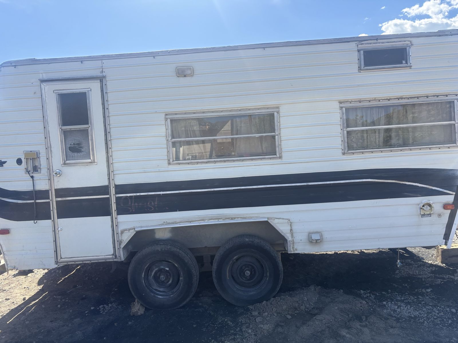Vintage Shasta Bumper Pull Travel Trailer 