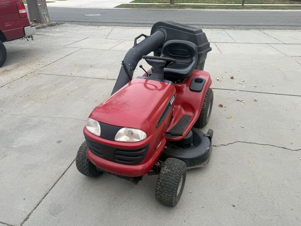 Craftsman LT 3000 Riding mower And Bagger