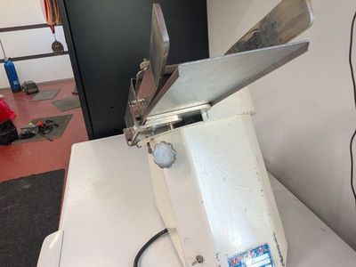 Moline 18" Bagel/Bun Bread Slicer - Restaurant/Bakery Equipment