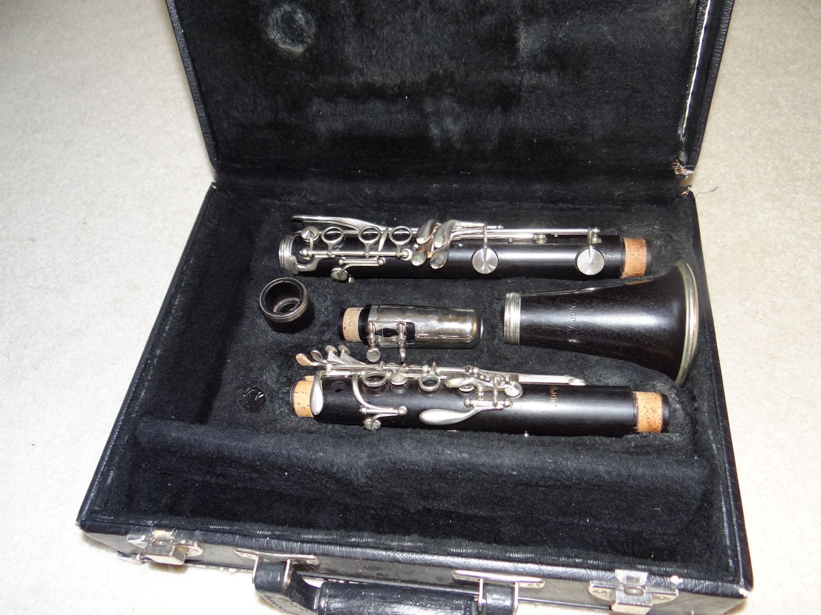 Vijon wood  Bflat clarinet with new pads ready to play