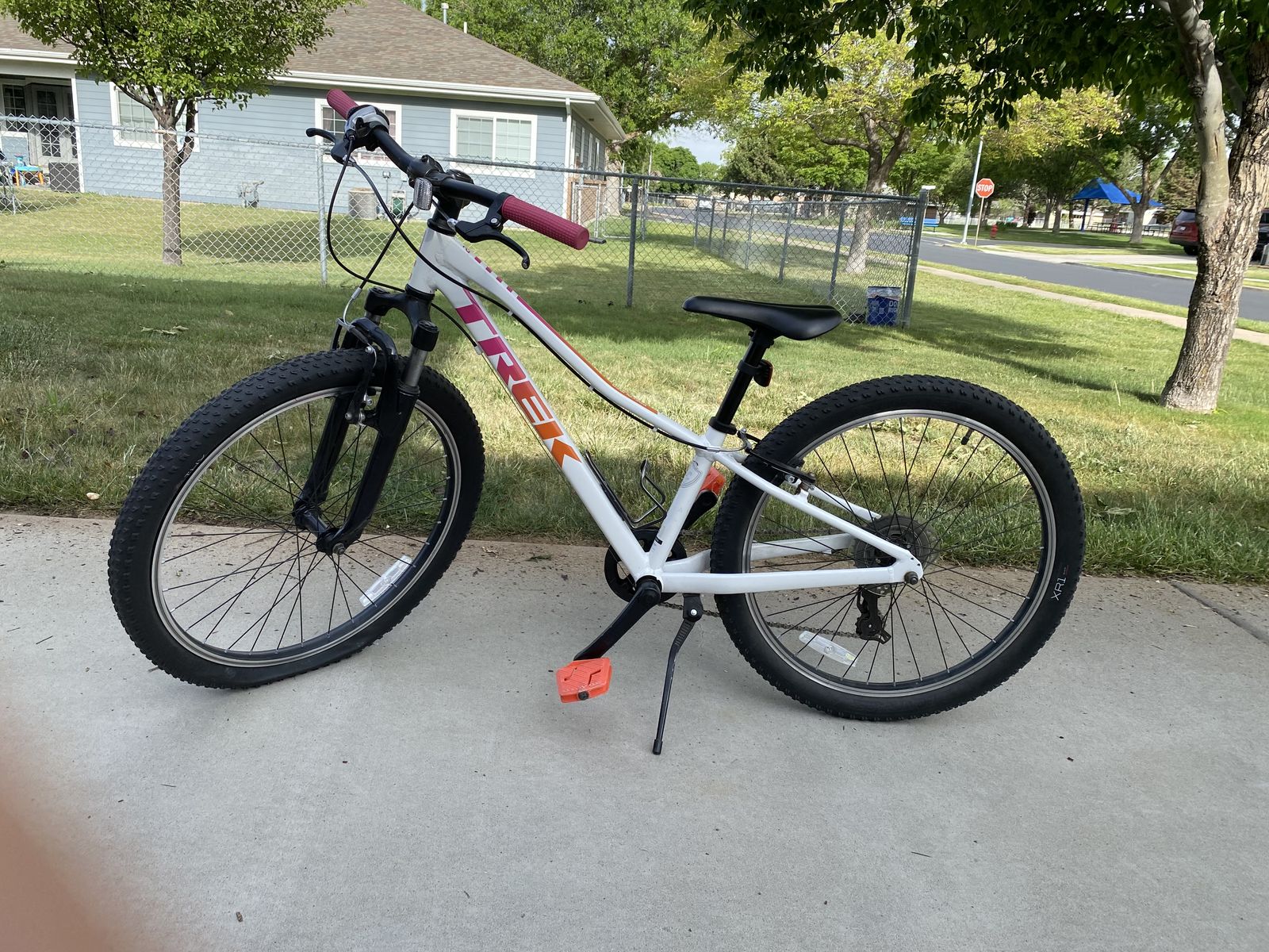 24 Precaliber 8 speed Trex kid bike