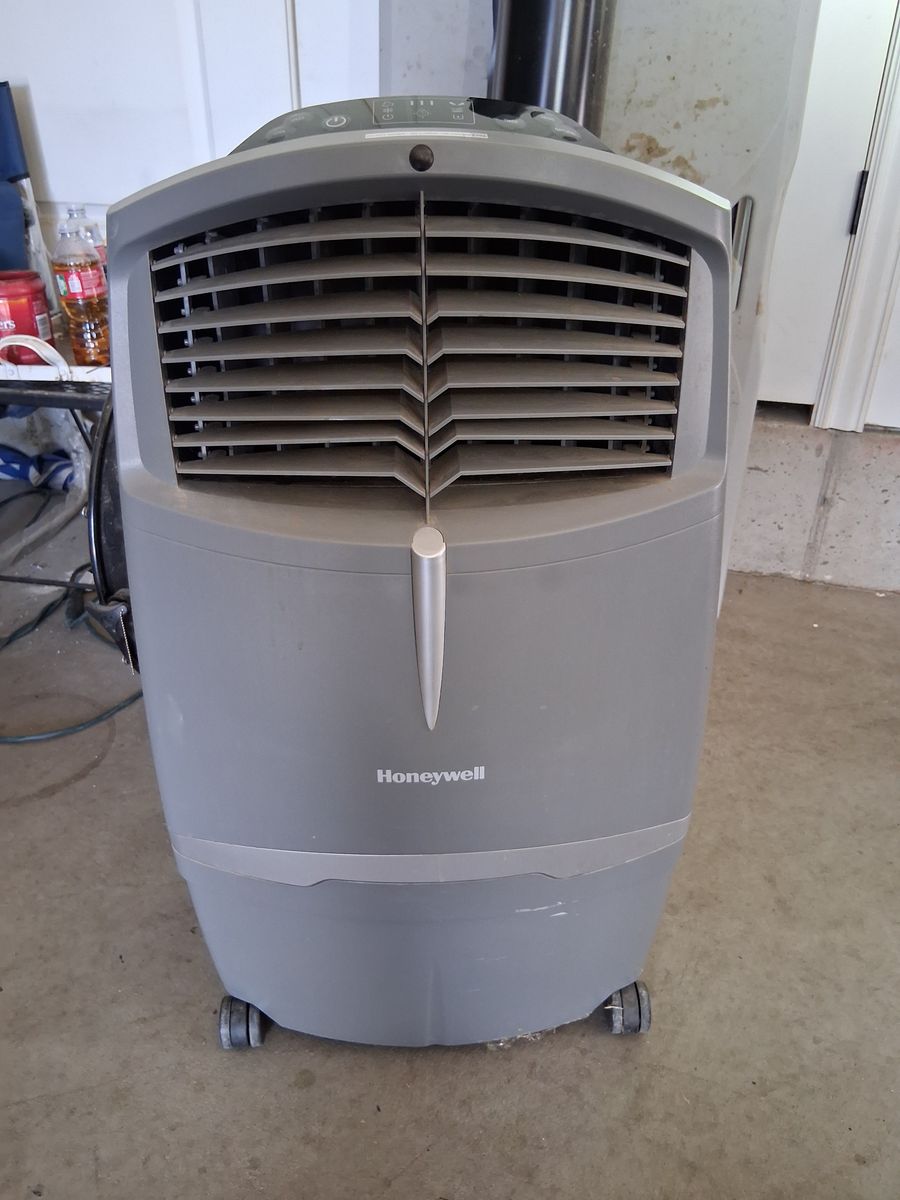 Portable cooler