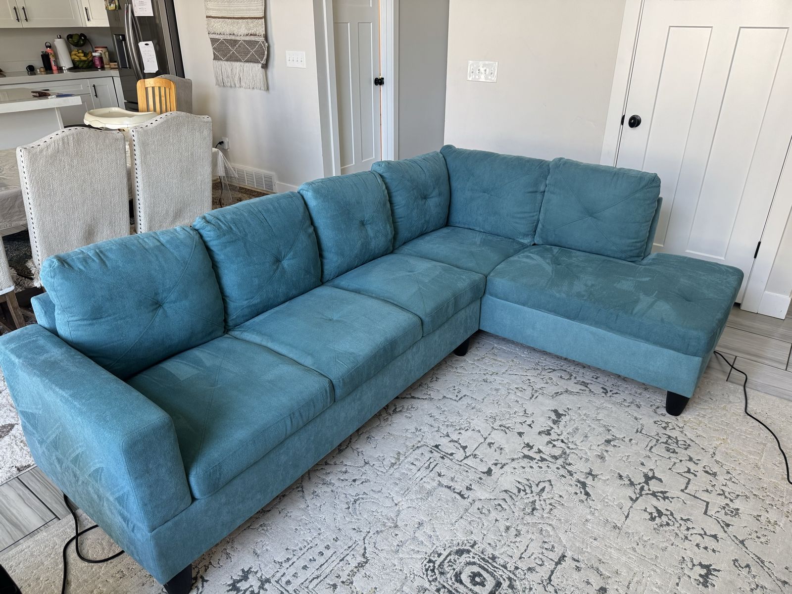 Spacious Teal Sectional Sofa with Right-Hand Facing Chaise - Excellent Condition