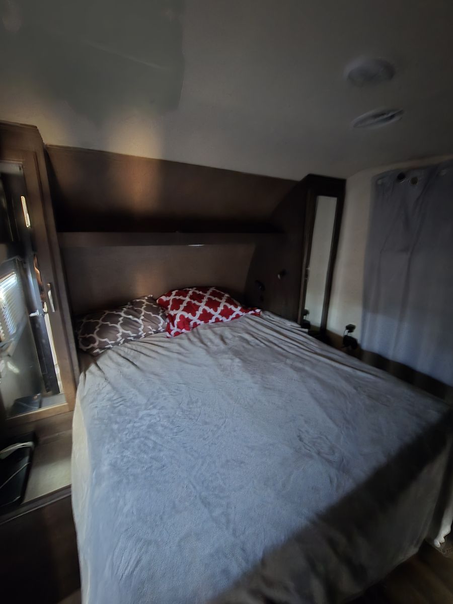 Main image 12