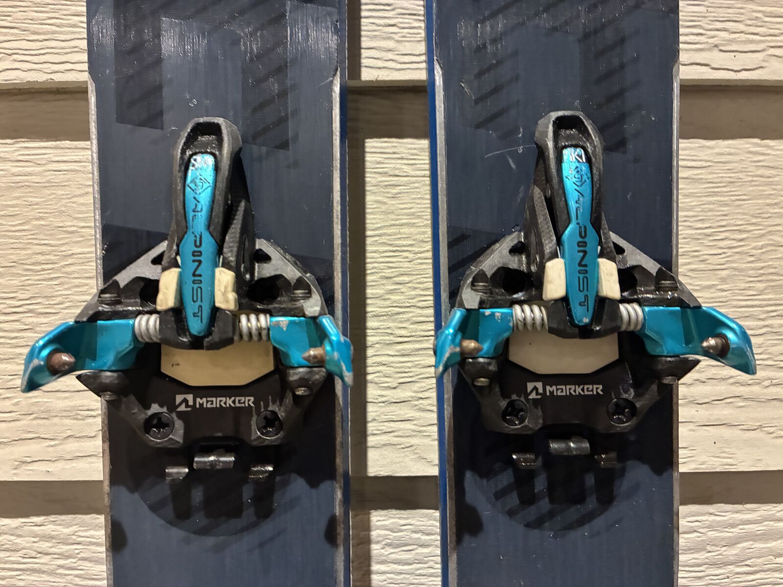 171cm Fischer My Ranger 90 Ti with Marker Alpinist bindings and skins