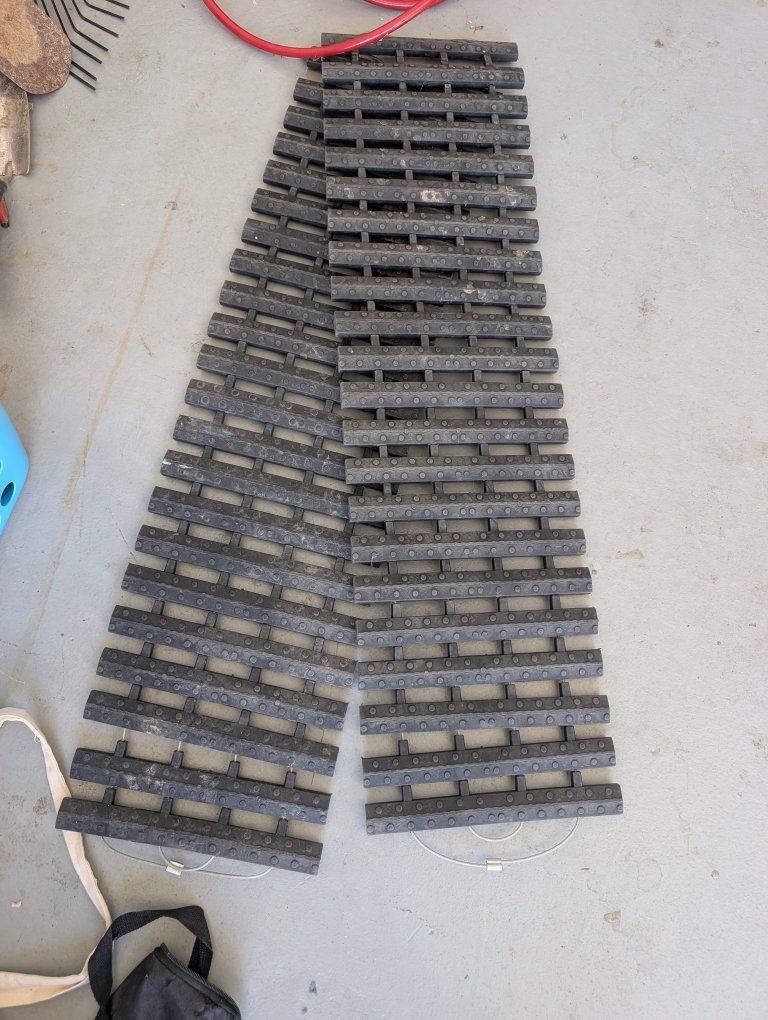 Anti Skid Tire Traction Mats for Snow Ice Mud Sand
