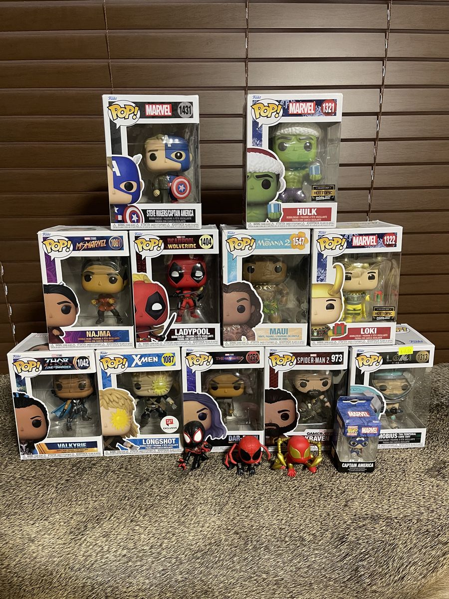 11 Bobble heads mostly marvel