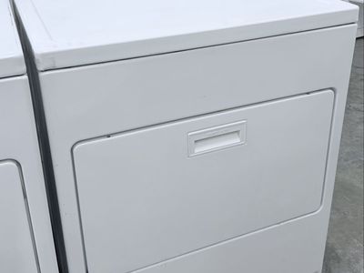 Whirlpool White Electric Dryer with Automatic Dry and Multiple Heat Settings