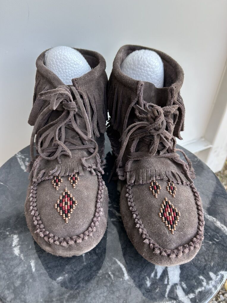 Manitobah Muklucks Harvester Vibram W9 M7 Beaded