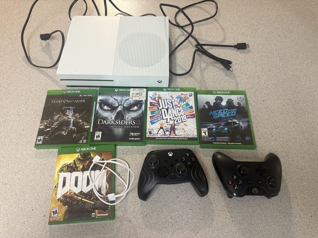 XBOX ONE SLIM 1TB WITH 5 GAMES. WORKS