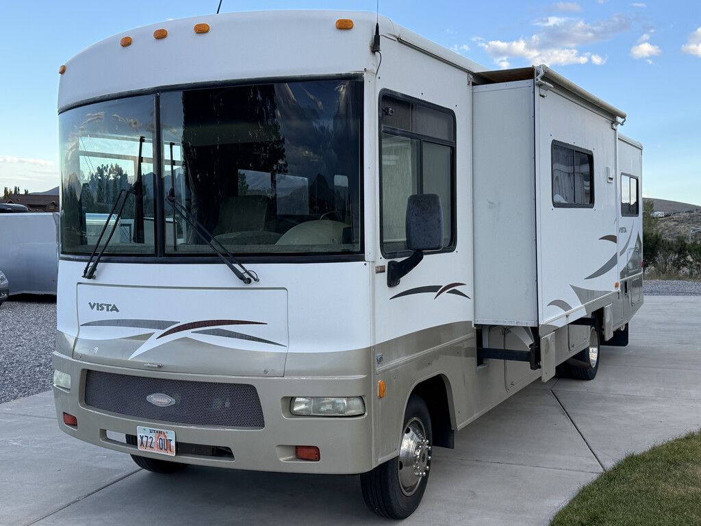 2008 Winnebago Vista 32K