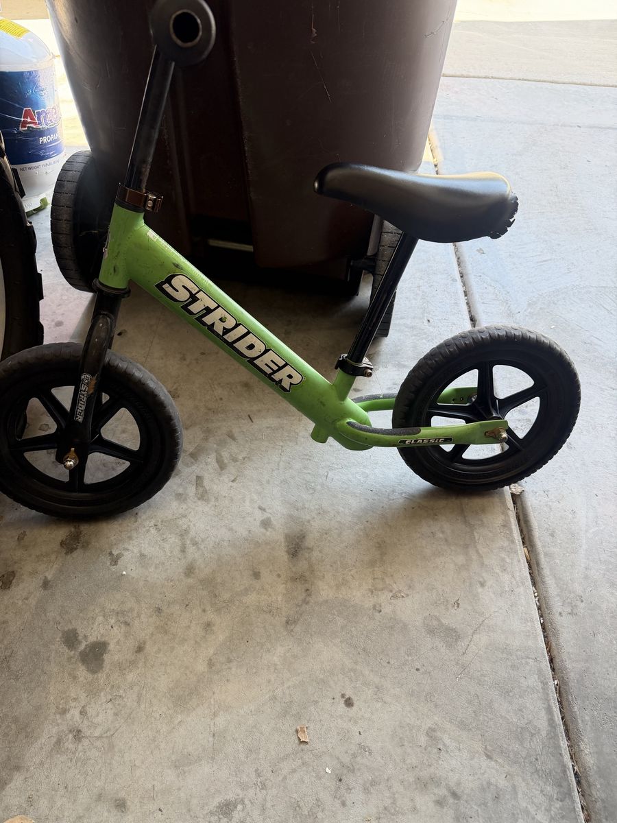 Strider Classic 12" Green Balance Bike - Excellent Condition, Ready for Adventure!