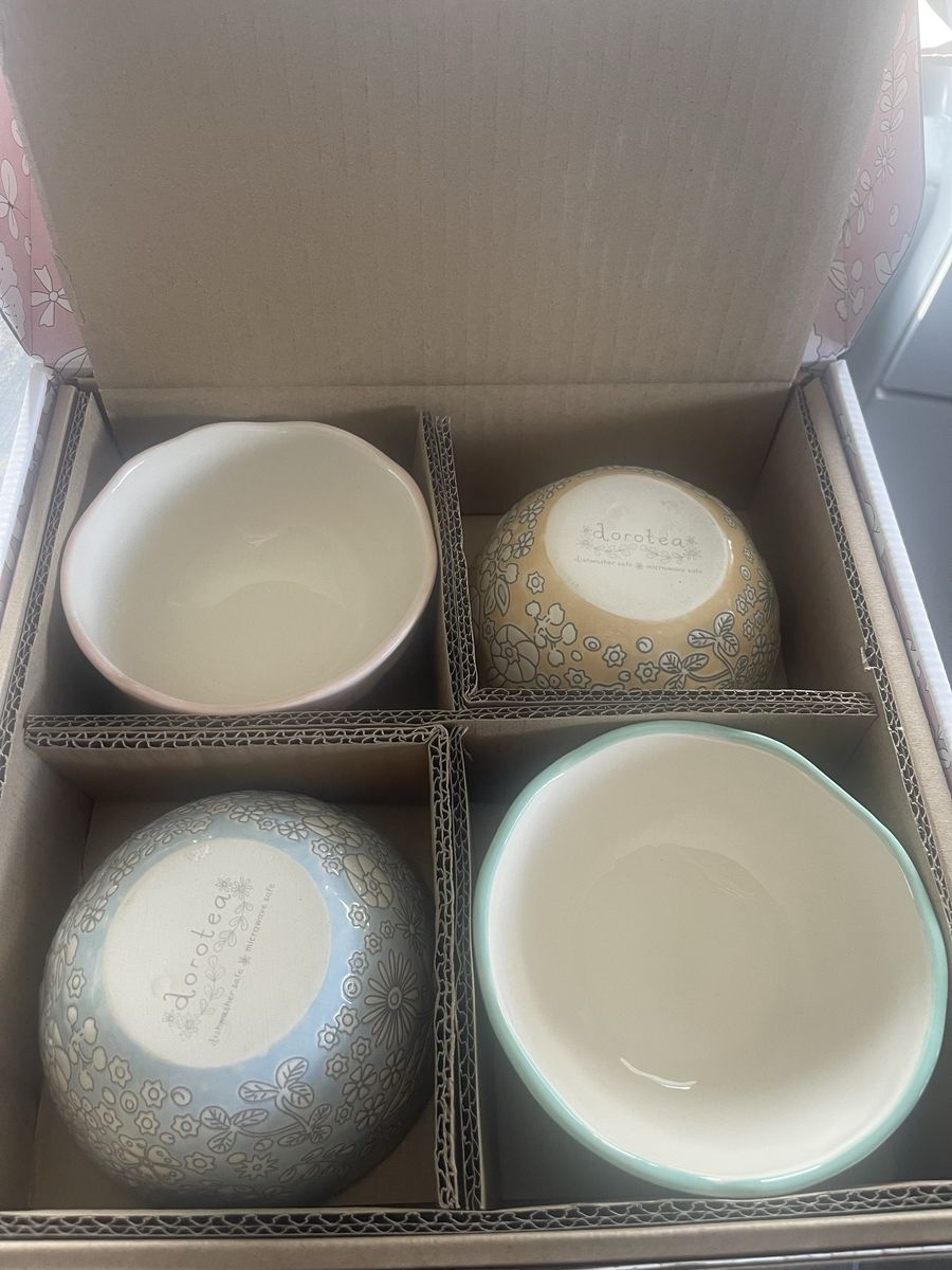 Dorotea Hand Painted Small Fruit Bowls Set of 4 Assorted Pastel Colors