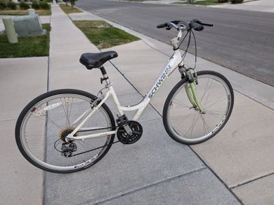 Schwinn Mirada 21-Speed Comfort Hybrid Bike - White